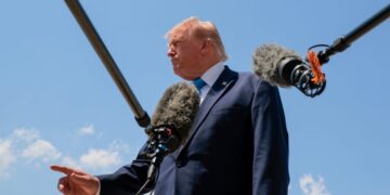 To save the midterms, Trump needs victory in Iran