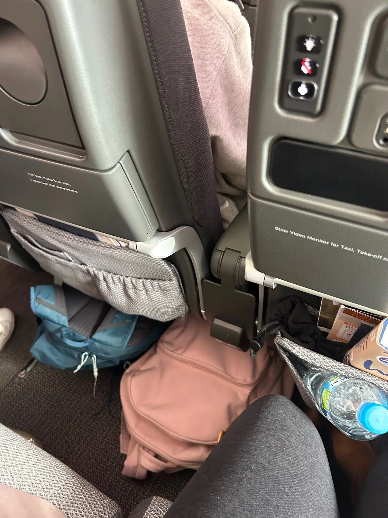 Singapore Airlines seat space
