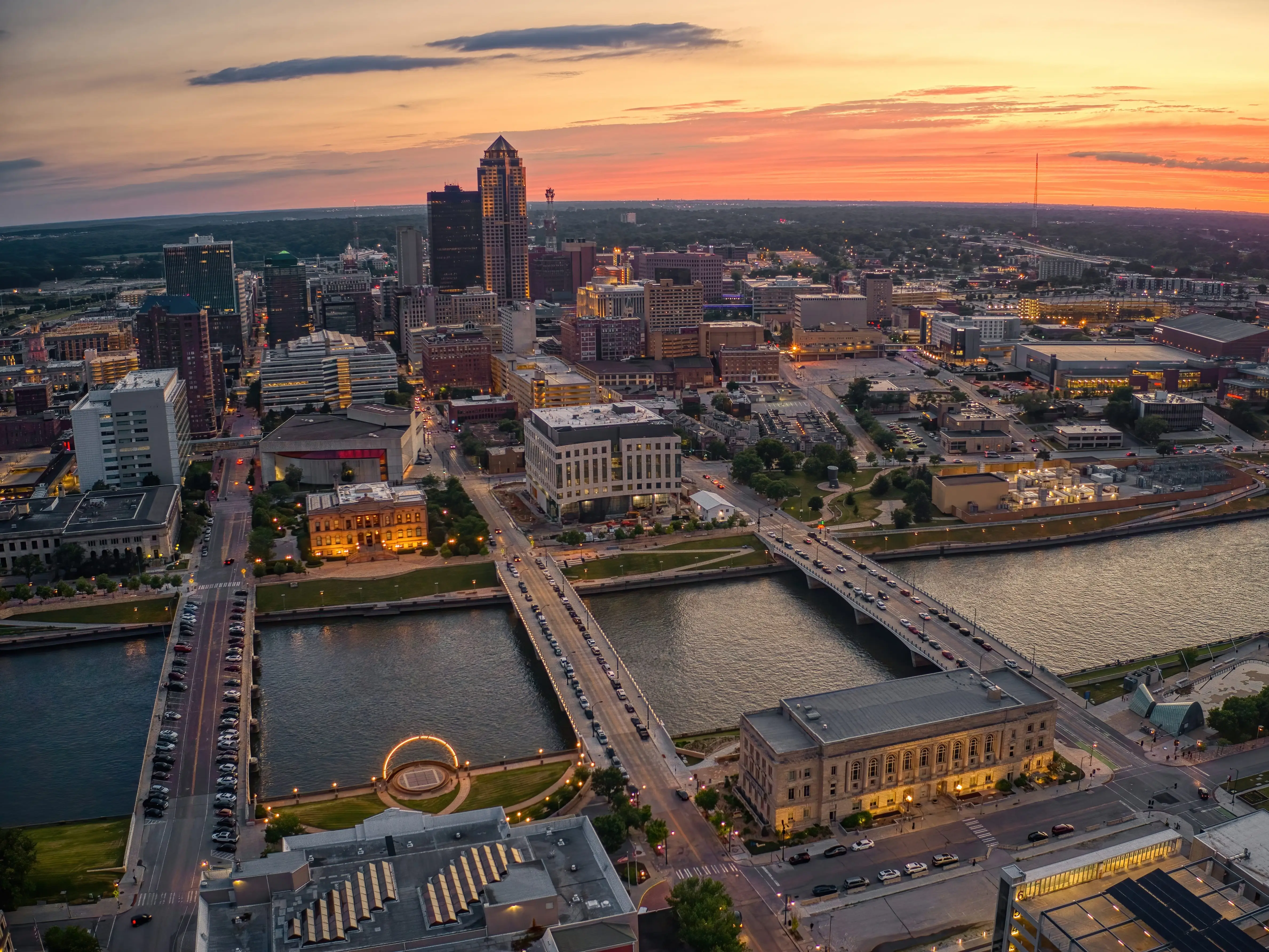 An aerial view of the Des Moine, Iowa, skyline during sunset.