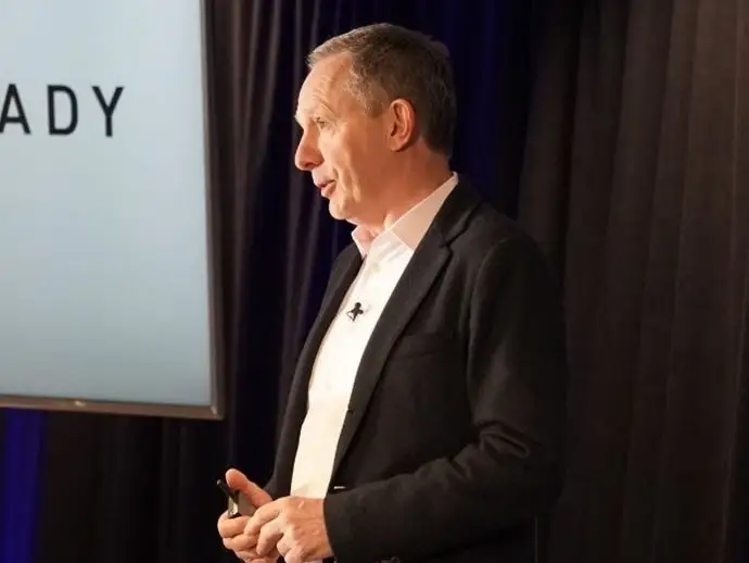 Lores ends each day with reflection about HP's present and future.
