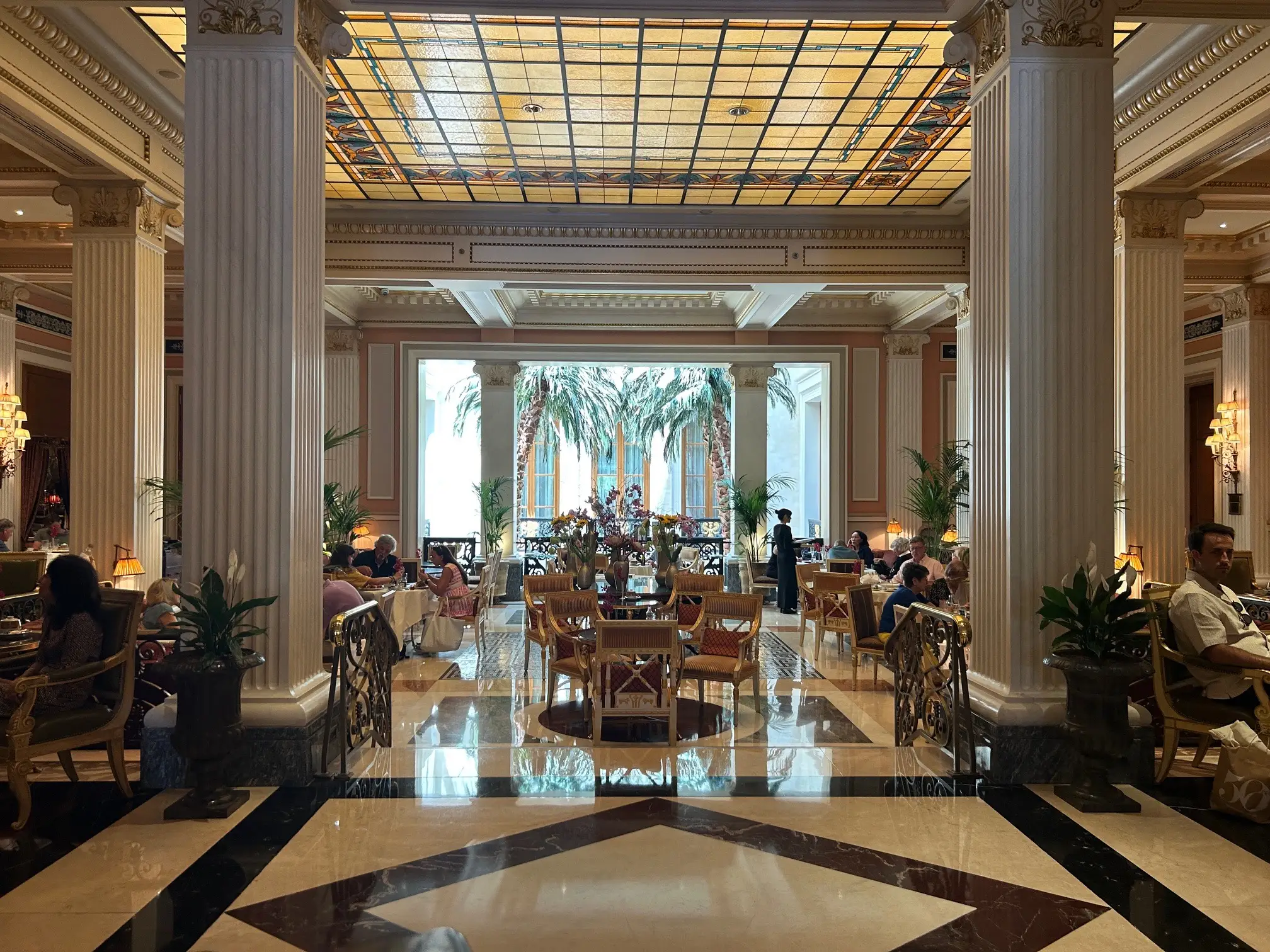 Hotel Grande Bretagne's restaurant Winter Garden City Lounge