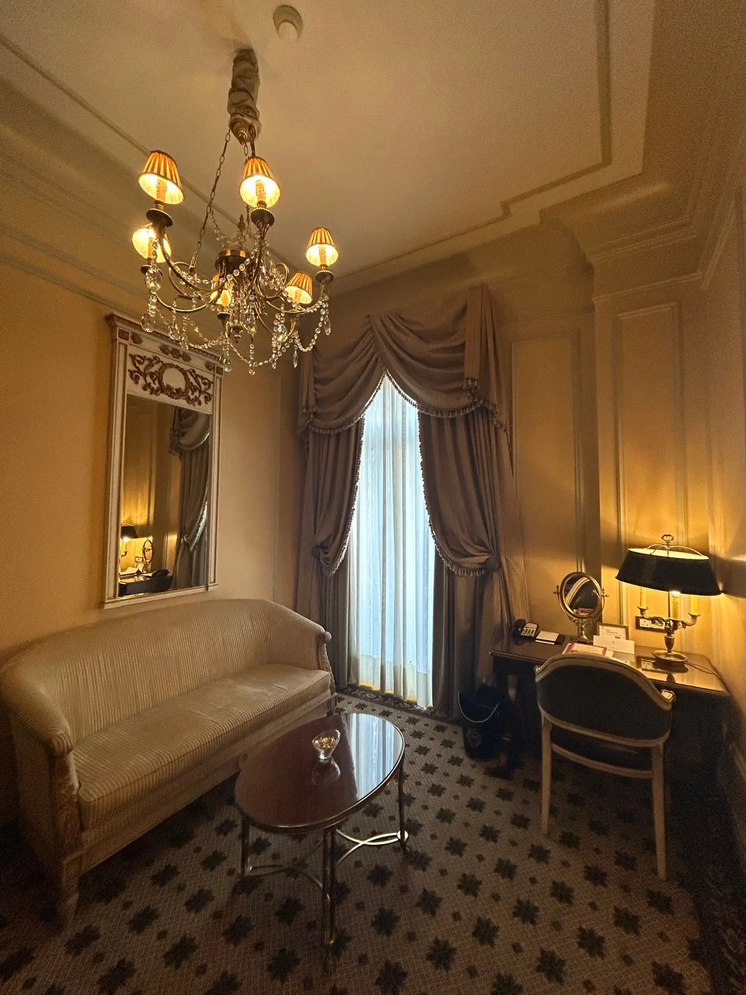 Hotel Grande Bretagne room