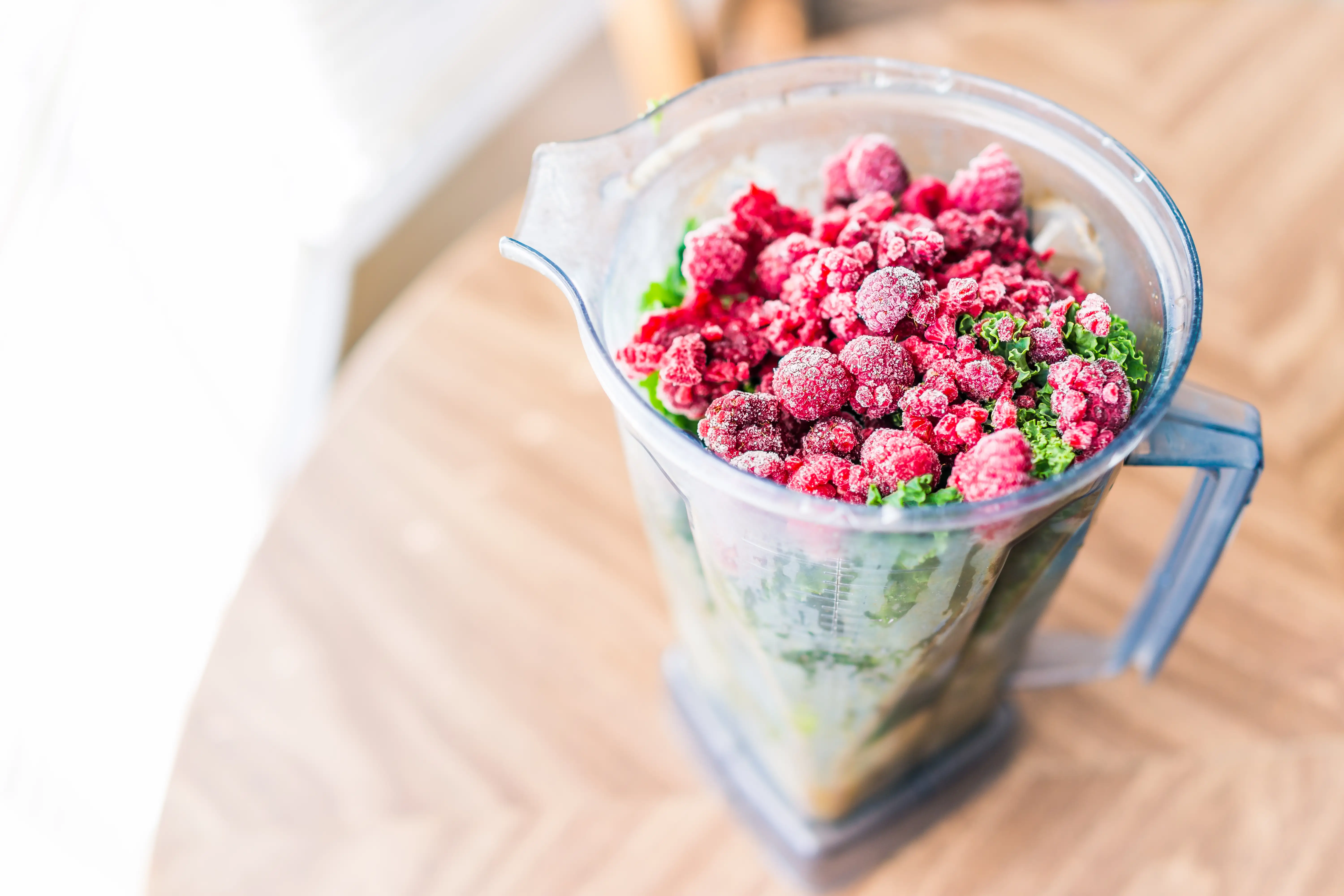 blender berries for smoothie