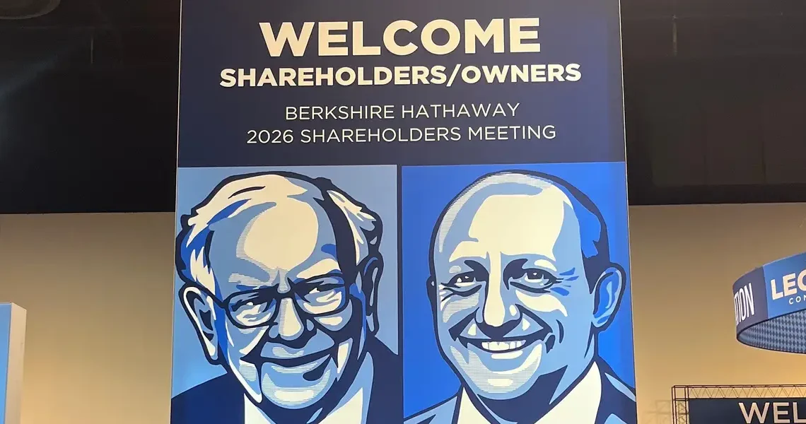 Even without Warren Buffett as CEO, Berkshire Hathaway sold stocks and stacked cash last quarter