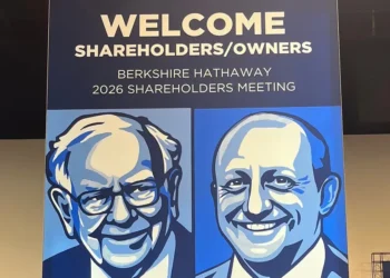 Even without Warren Buffett as CEO, Berkshire Hathaway sold stocks and stacked cash last quarter