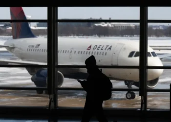 Delta is canceling hundreds of flights due to crew and scheduling challenges, an internal memo shows