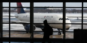 Delta is canceling hundreds of flights due to crew and scheduling challenges, an internal memo shows