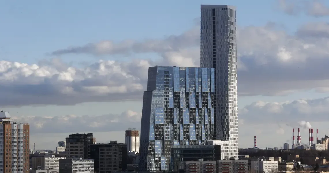 Ukraine struck a luxury skyscraper 4 miles from the Kremlin, threatening Moscow’s Victory Day parade