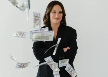 I racked up $20,000 in debt before 25. When I finally told my fiancé, his reaction shocked me.