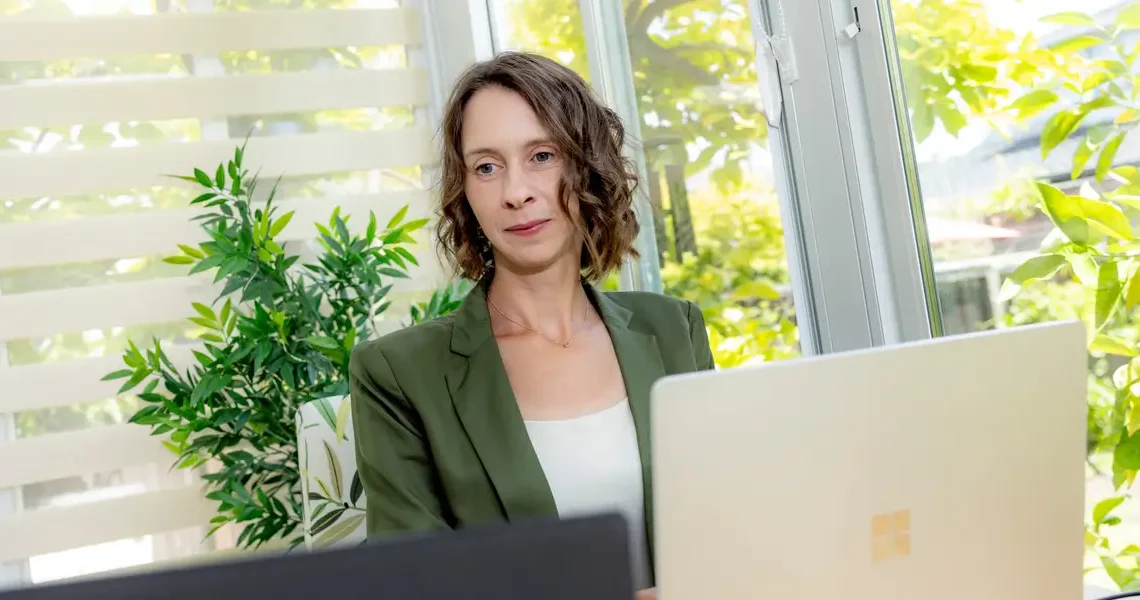 I used free AI tools to build my solo business in 60 days. Here’s every way I put them to work.