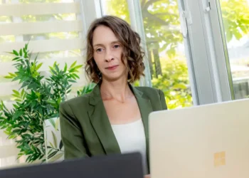 I used free AI tools to build my solo business in 60 days. Here’s every way I put them to work.
