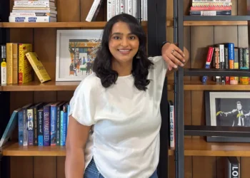 An Amazon worker balanced her day job and side hustle without burning out. She got laid off and had a backup plan.