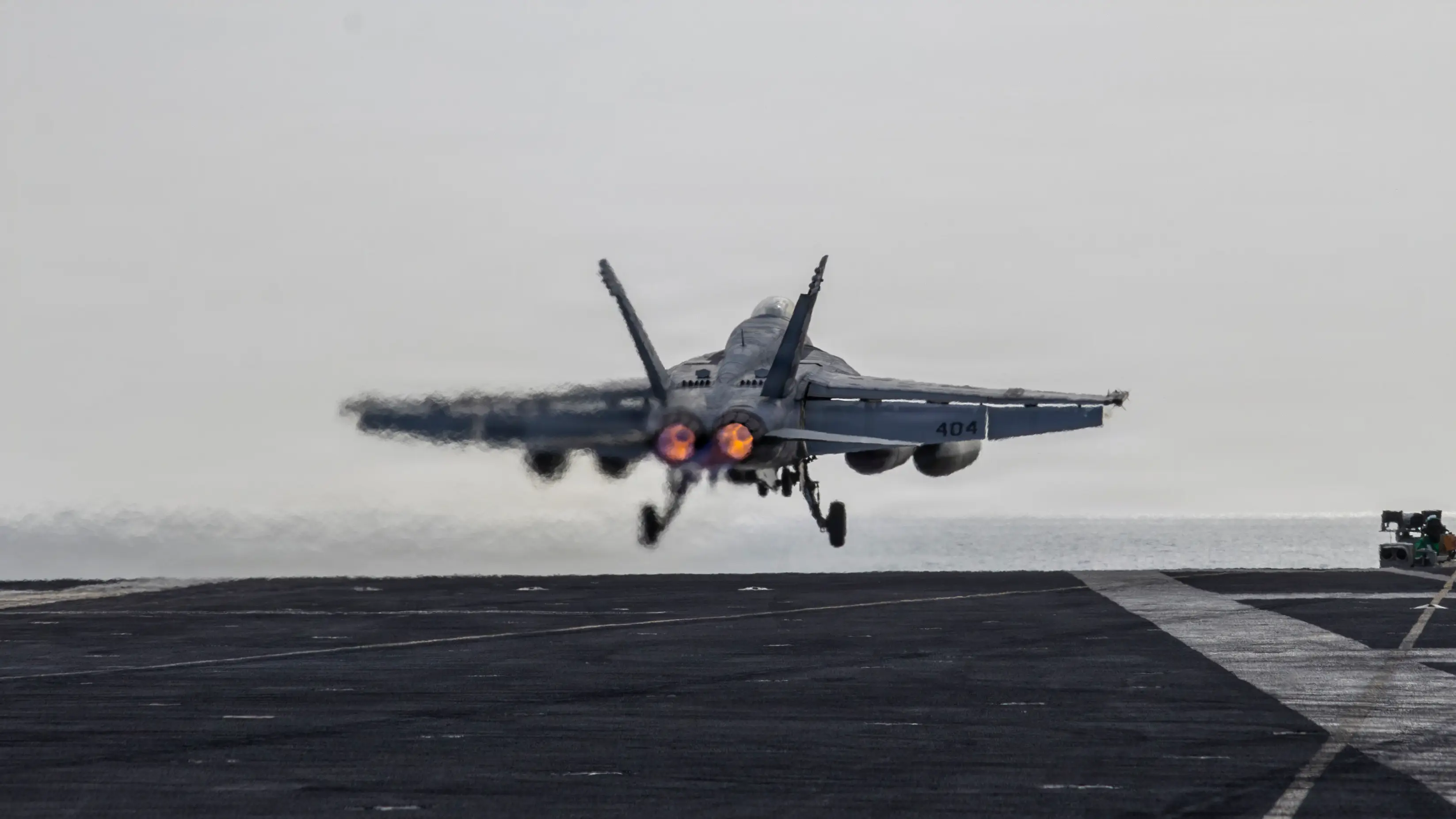 An F/A-18E Super Hornet, attached to Strike Fighter Squadron (VFA) 151, launches from the flight deck of Nimitz-class aircraft carrier USS Abraham Lincoln (CVN 72) during Operation Epic Fury, March 31, 2026.