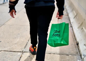 Uber and DoorDash bet on higher earners. It’s paying off big.