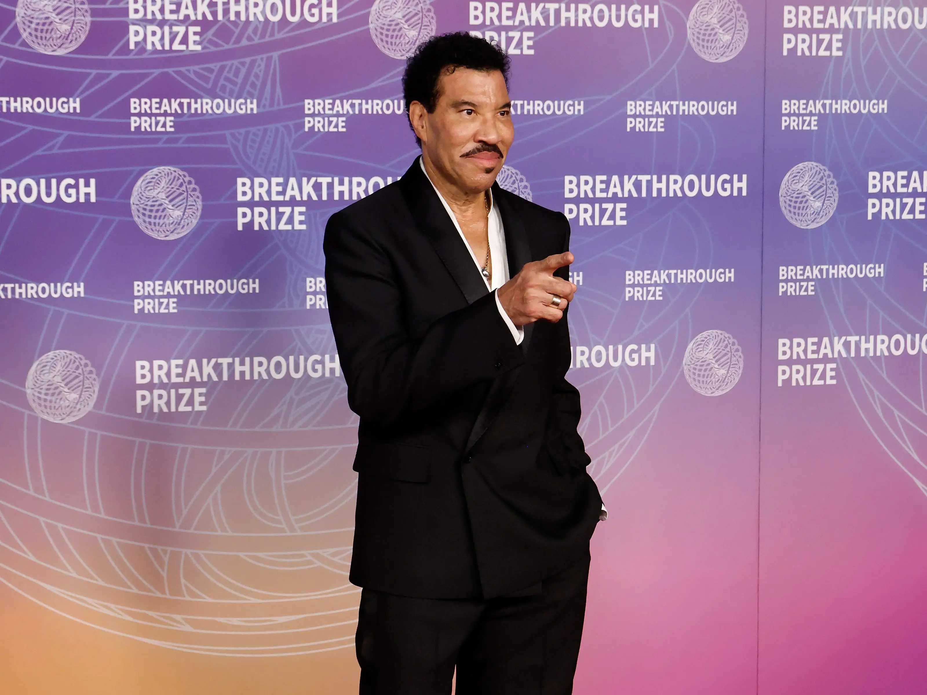 Lionel Richie.