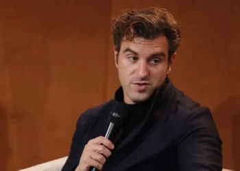 Airbnb’s CEO says AI writes 60% of the company’s code — and makes managers get their hands dirty