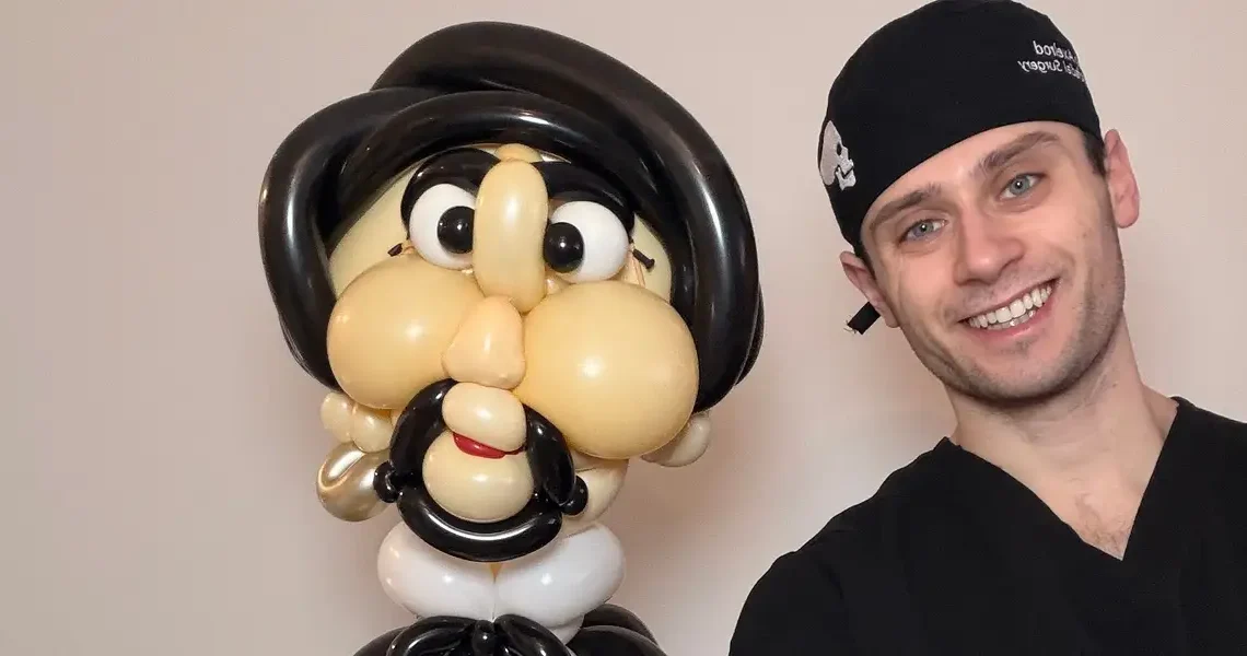 I have $400,000 in med school debt. I’m doing balloon art to pay it down.