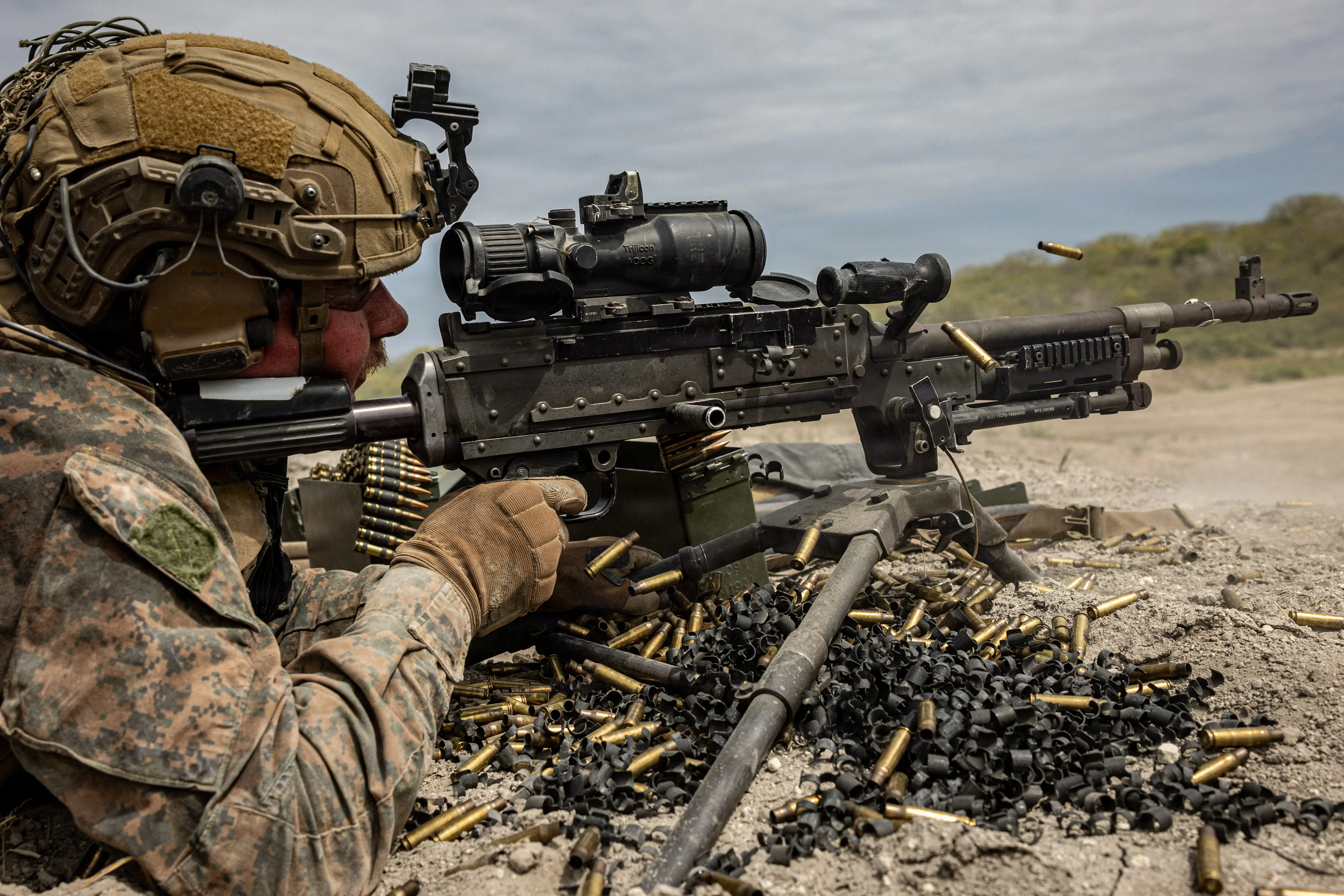 An infantry Marine with the 22nd MEU fires a machine gun during an exercise with Ecuadorean forces on Naval Base Jaramijó, Ecuador, April 27, 2026.
