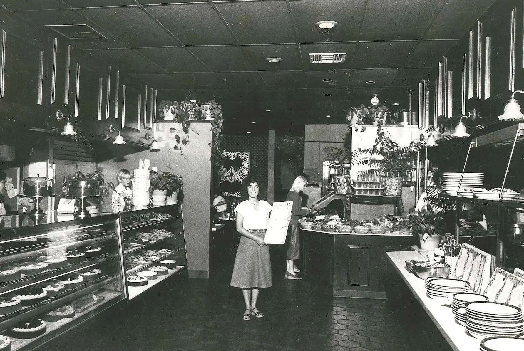 Linda Candioty Beverly Hills 1978 – Linda Candioty started as a test baker working for Evelyn Overton in the bakery in 1977. She became the first hostess in Beverly Hills when the restaurant opened and has held a variety of key positions within the company over the years. Today, she is the company’s Vice President of Guest Experience.