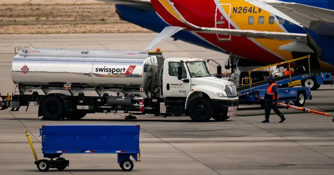 This is how much airlines pay to fuel passenger jets as oil tops $100 a barrel — and what it means for ticket prices