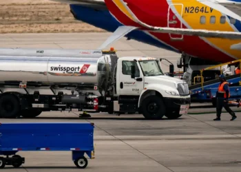 This is how much airlines pay to fuel passenger jets as oil tops $100 a barrel — and what it means for ticket prices