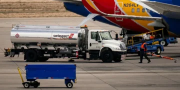 This is how much airlines pay to fuel passenger jets as oil tops $100 a barrel — and what it means for ticket prices