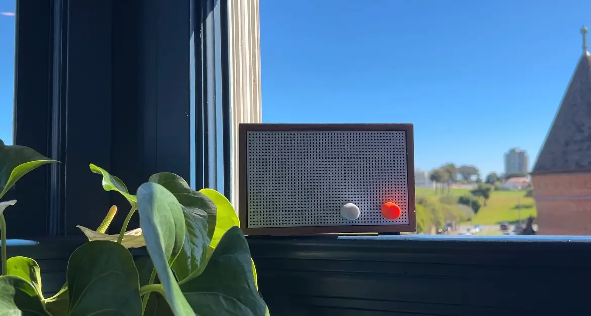 A simple retro-style radio