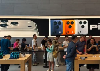 Samsung’s phone delay handed Apple an opening for a big iPhone year