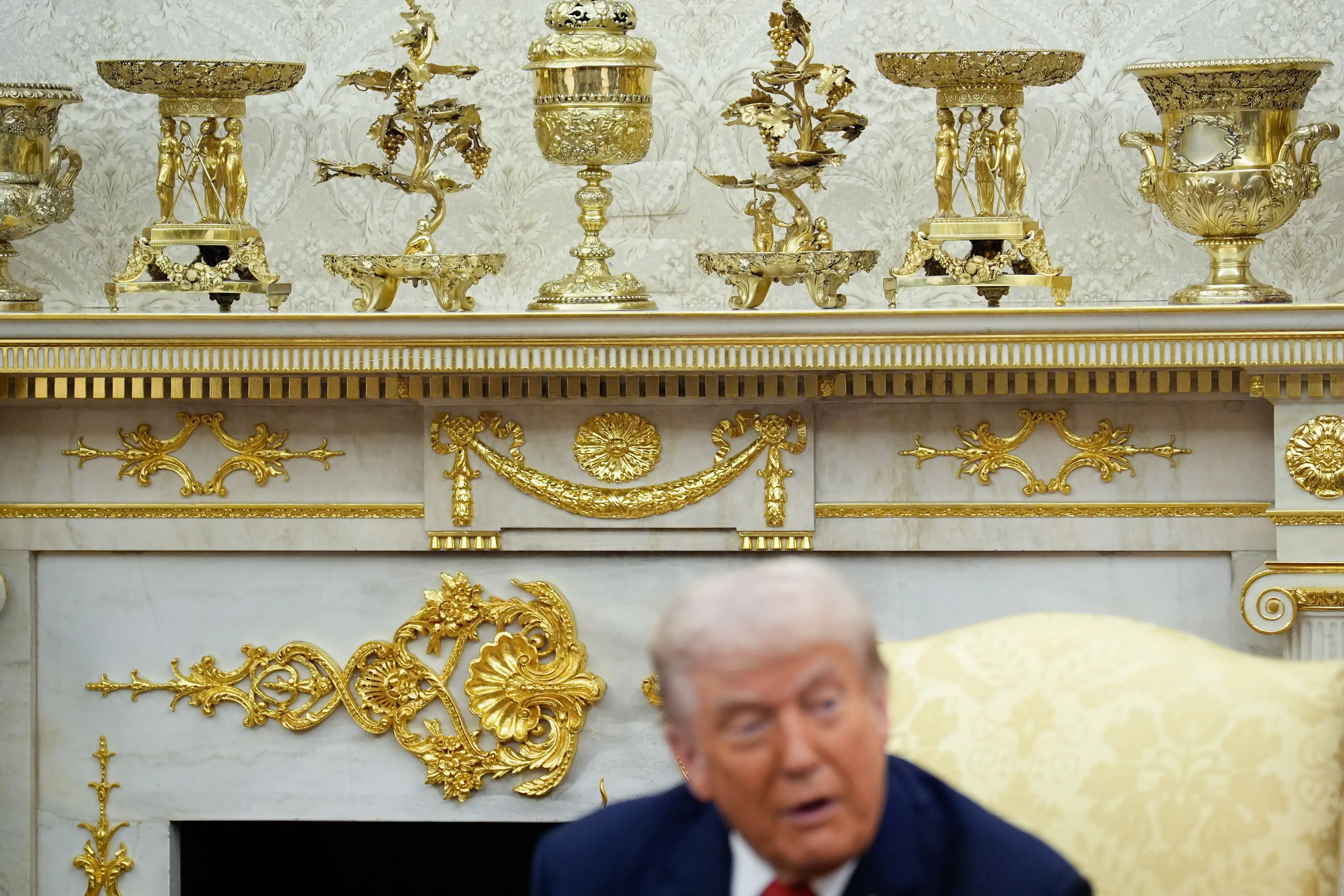 Gold leafing and decor as US President Donald Trump meets with Recep Tayyip Erdogan, Turkey's president, not pictured, in the Oval Office of the White House in Washington, DC, US, on Thursday, Sept. 25, 2025. Erdogan is visiting the White House for the first time in six years, bringing a slate of deals aimed at repairing the fractious ties between the two members of the North Atlantic Treaty Organization.