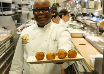 A  line-cook-turned-exec at The Cheesecake Factory says 3 questions changed his career