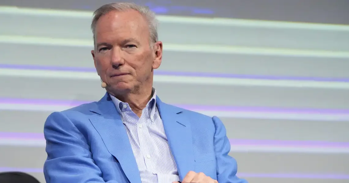 Arizona students boo former Google CEO Eric Schmidt as he talks about AI during graduation speech