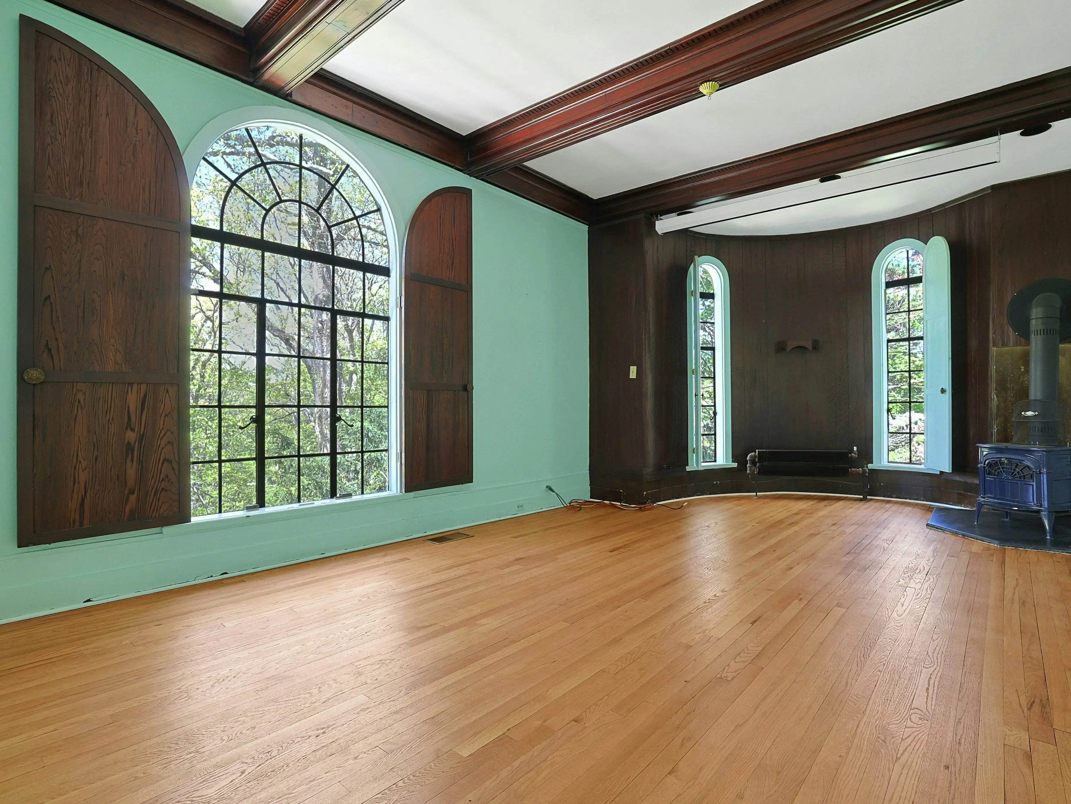 Arched windows in Villa Keen