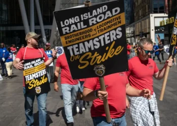 LIRR is set to resume service at midday after cutting a deal to end the strike
