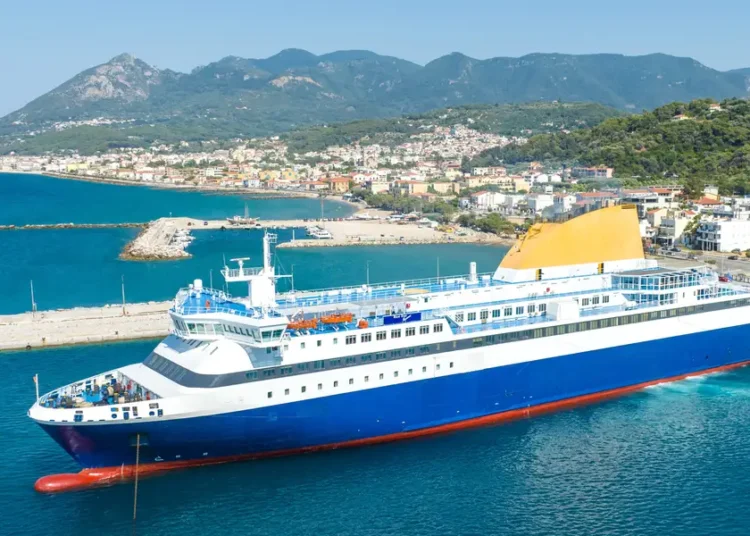 I’m a travel planner who’s been on over 26 cruises. Here are 10 things I always pack and 2 I never bring