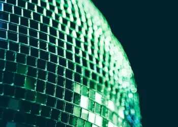 Spotify’s disco ball icon is ugly. You looked!