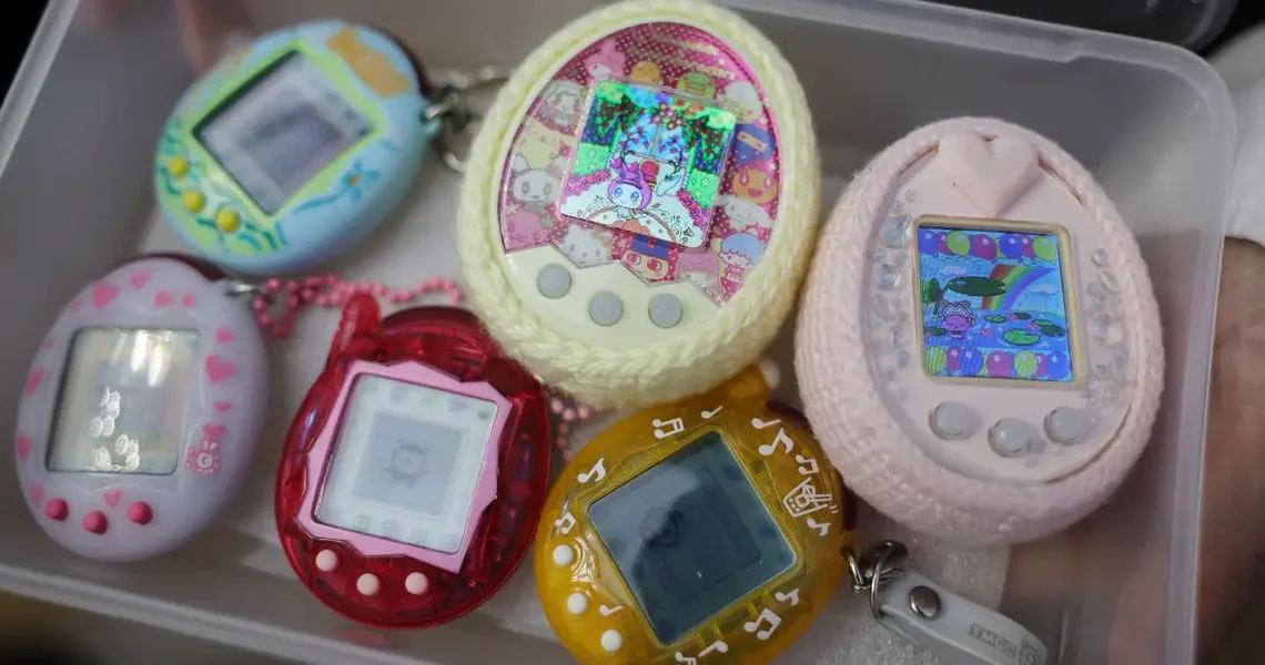 VHS tapes and landlines are having a resurgence. Here’s the ’90s tech we want back next.