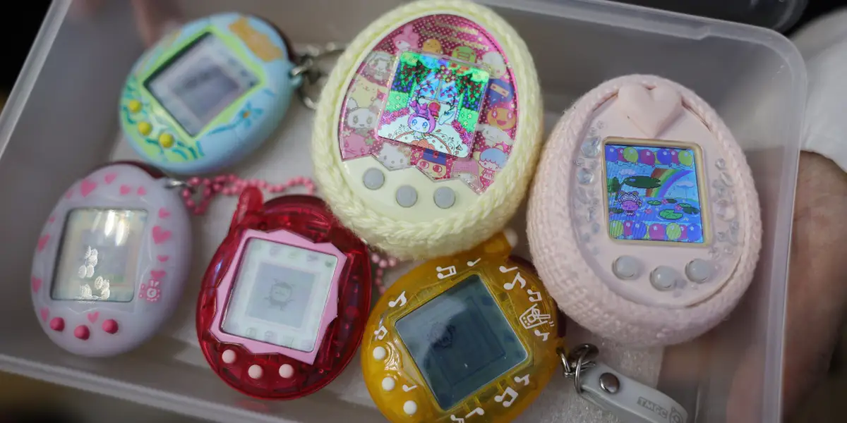 VHS tapes and landlines are having a resurgence. Here’s the ’90s tech we want back next.
