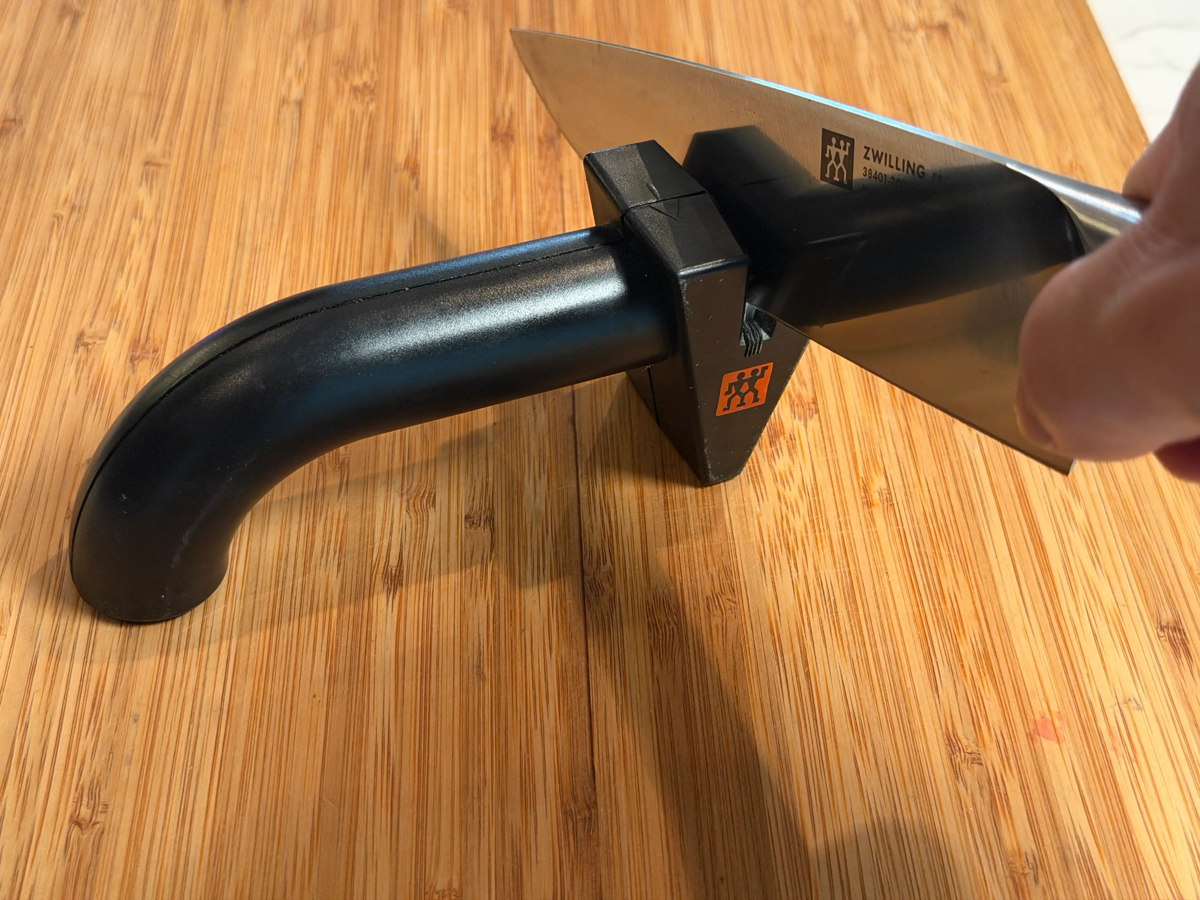 sharpening knife