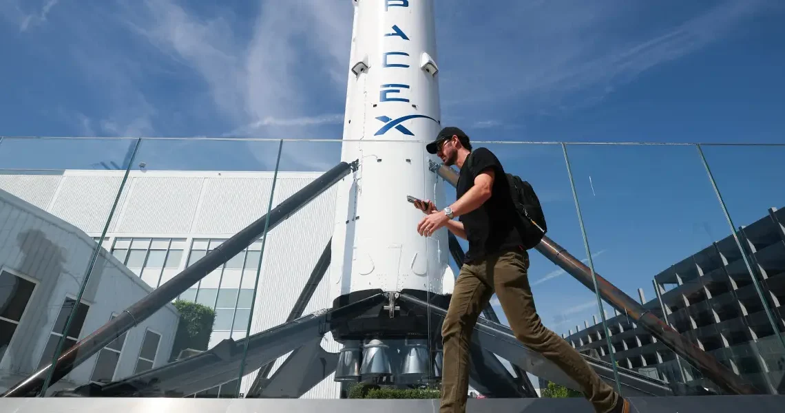 Goldman Sachs grabs the top spot on a SpaceX IPO that could hand banks a record-breaking payday