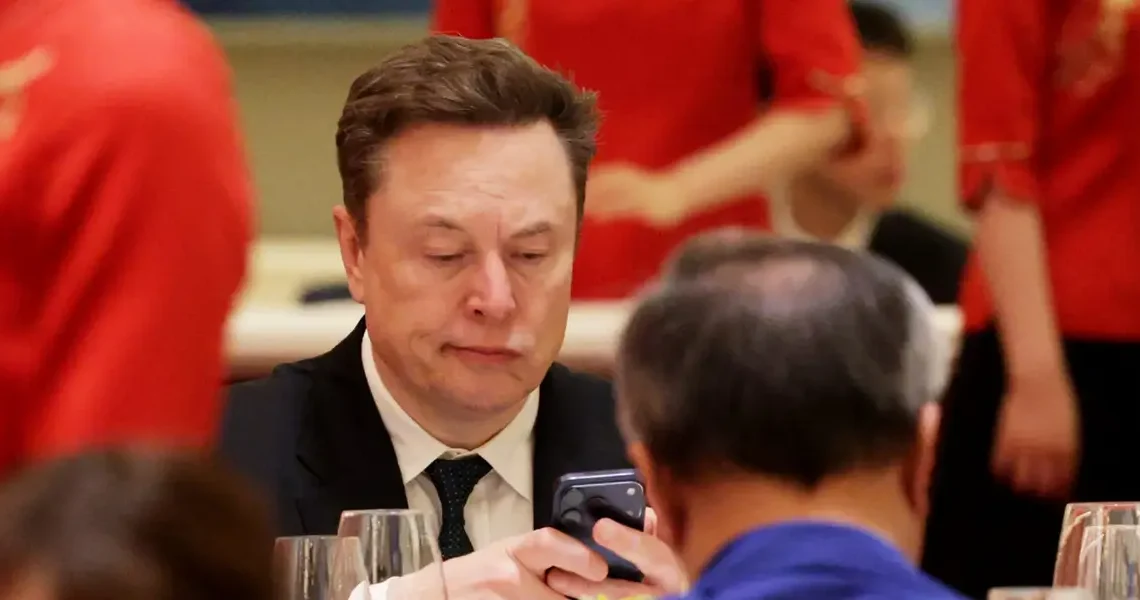 Elon Musk says he’s personally reviewing job applications as SpaceX ramps up hiring