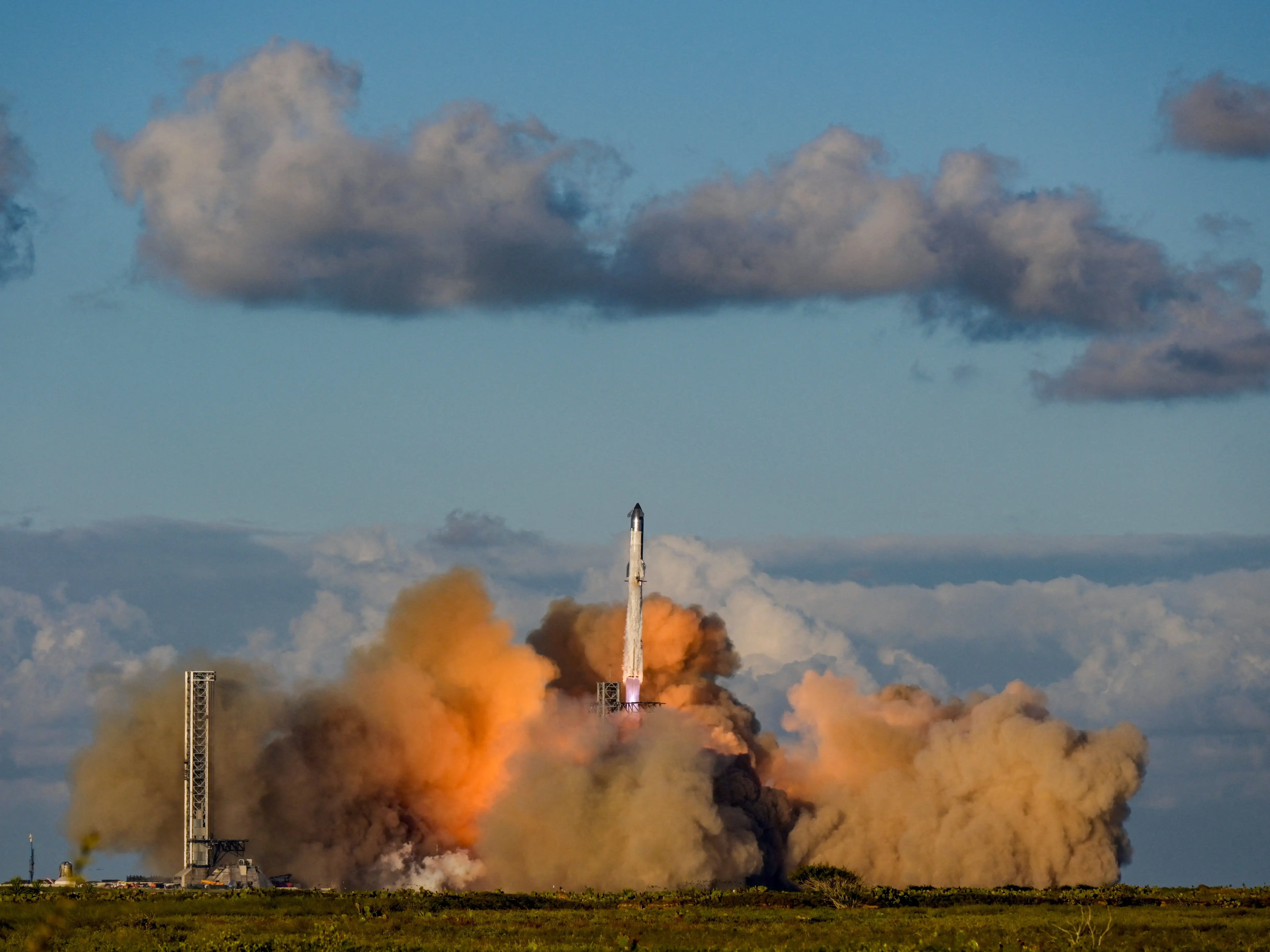 SpaceX Super Heavy booster launches