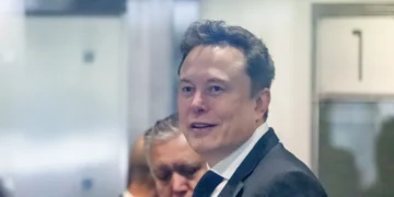 Elon Musk’s wealth jumps to a record $722 billion as SpaceX’s IPO filing shines new light on his finances