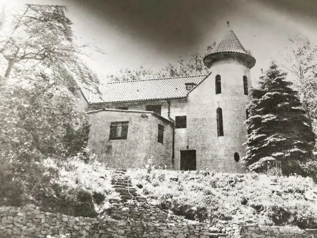 Histotic photo of Villa Keen castle