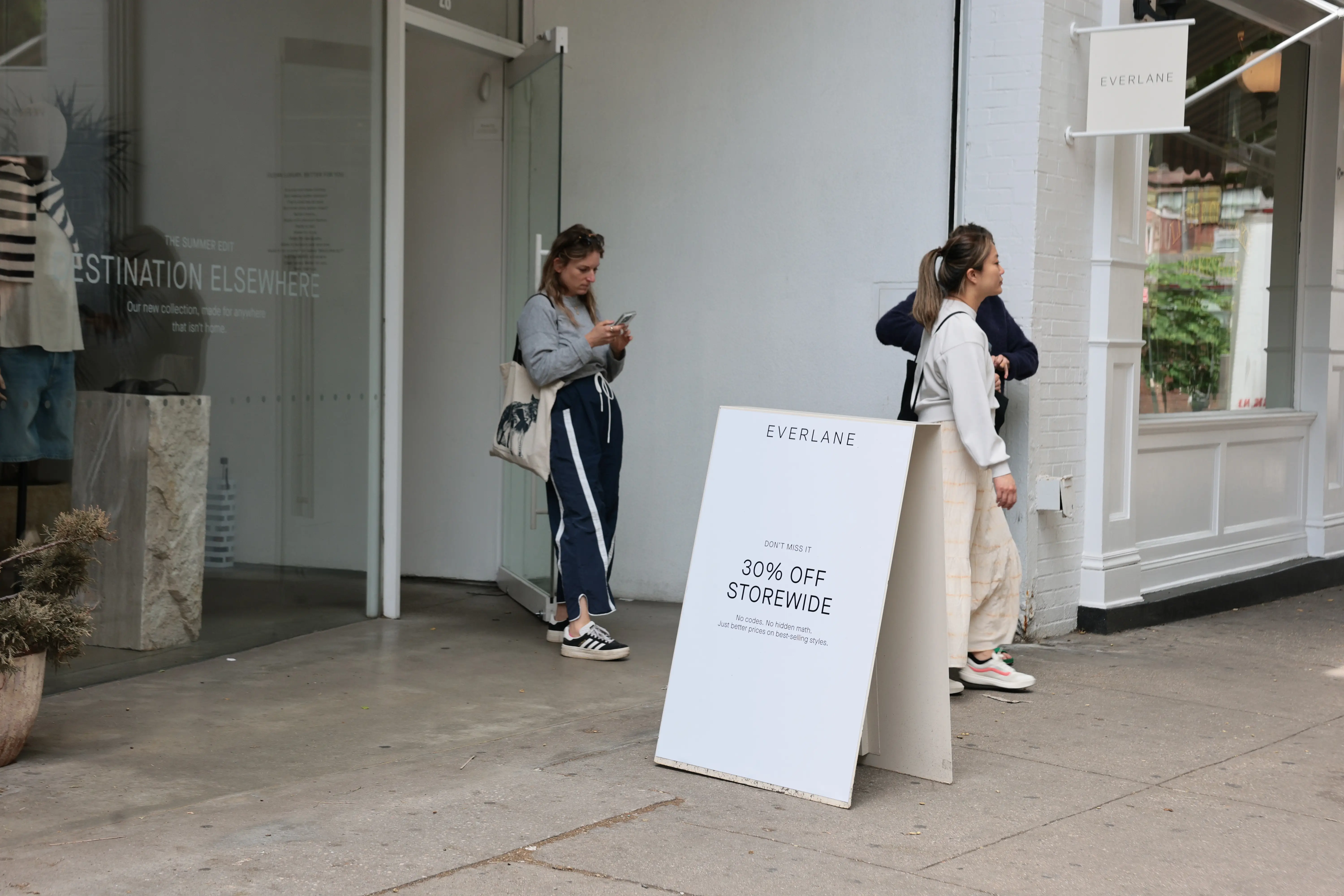 shoppers leaving the NYC Everlane store