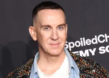 Fashion designer Jeremy Scott gets a huge cheer after ripping up his AI-written commencement speech