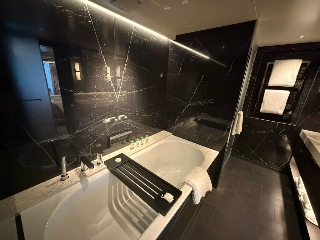 Black marble tub