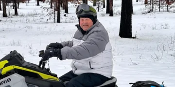 An 80-year-old retired engineer, who flies planes and races boats, shares his 3 longevity habits