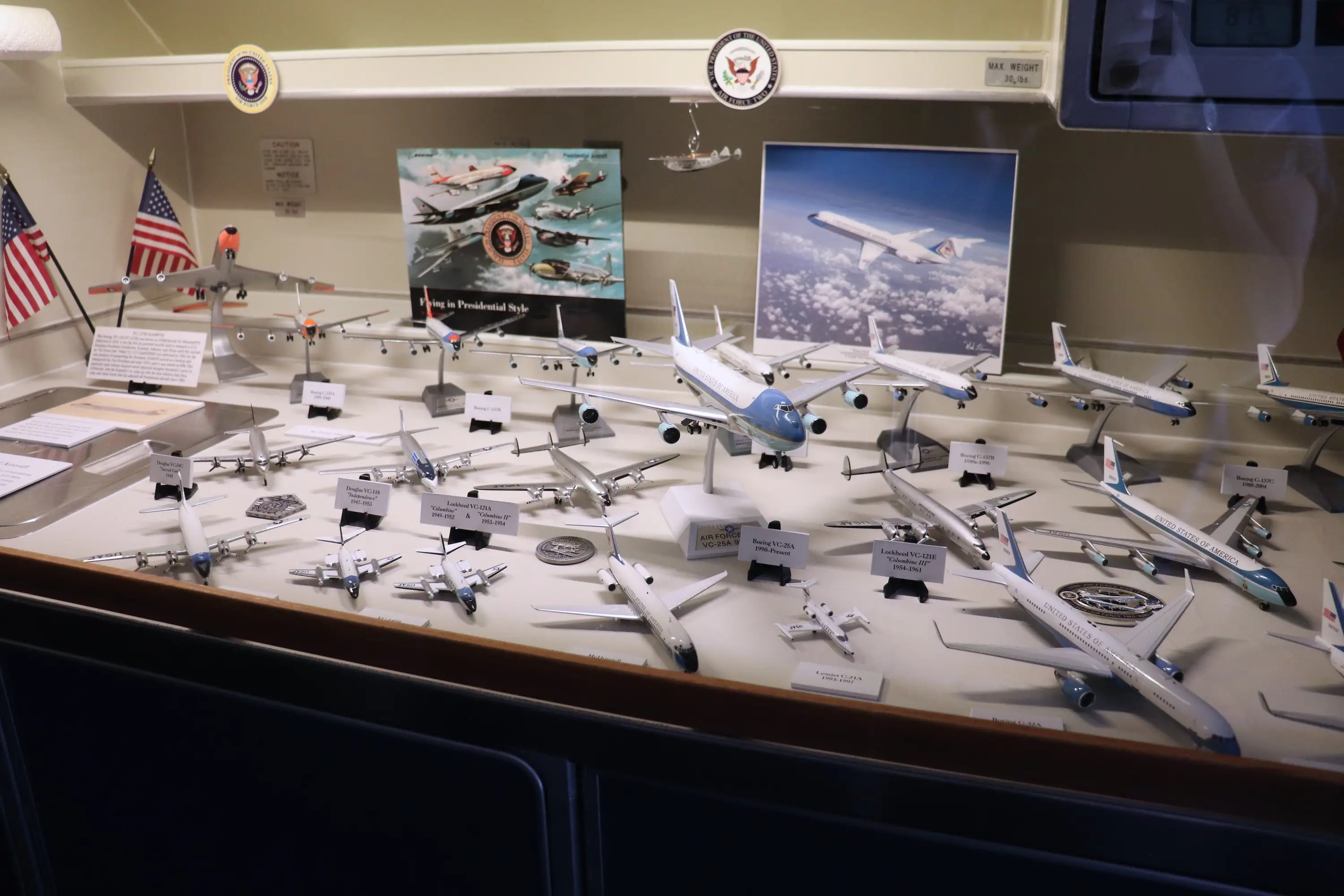 Models of presidential planes.