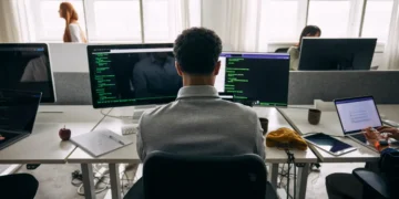 Ex-Snowflake CRO says top engineers don’t want this booming AI job