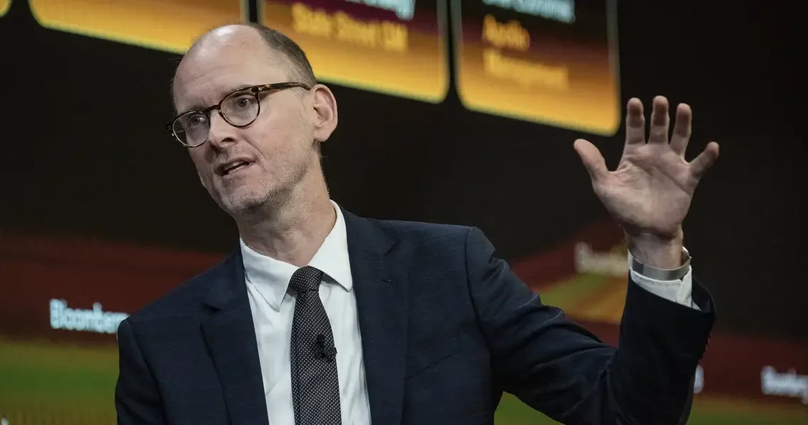 Apollo’s chief economist says he sees ‘zero evidence’ of AI-related job losses, even as CEOs cite the tech in layoffs
